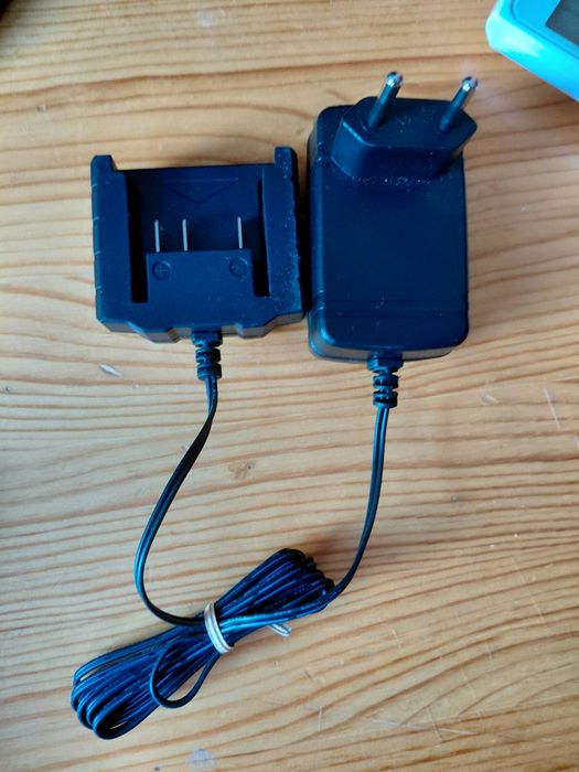 Зарядно за винтоверт Parkside