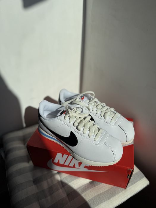 Nike Cortez unisex adidasi alb cu negru marimea 40 noi originali