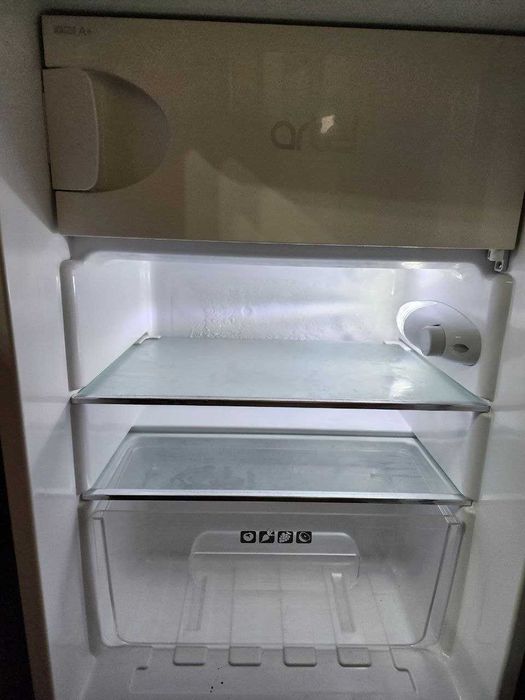 Продам барный холодильник Artel HS 137RN Brown