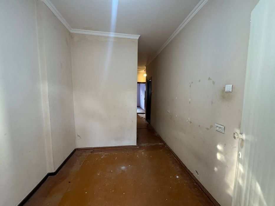 2 xona 6 metr balkonli kvartira sotiladi