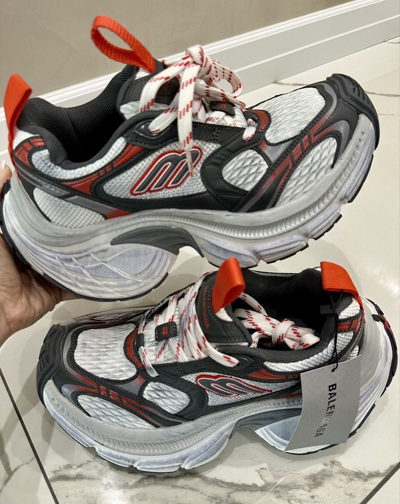 Сникърси 10XL, Cargo и Runners