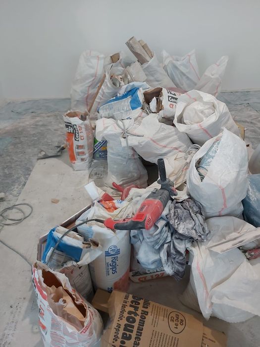 Transport moloz Debarasare moloz Evacuare moloz Carat moloz