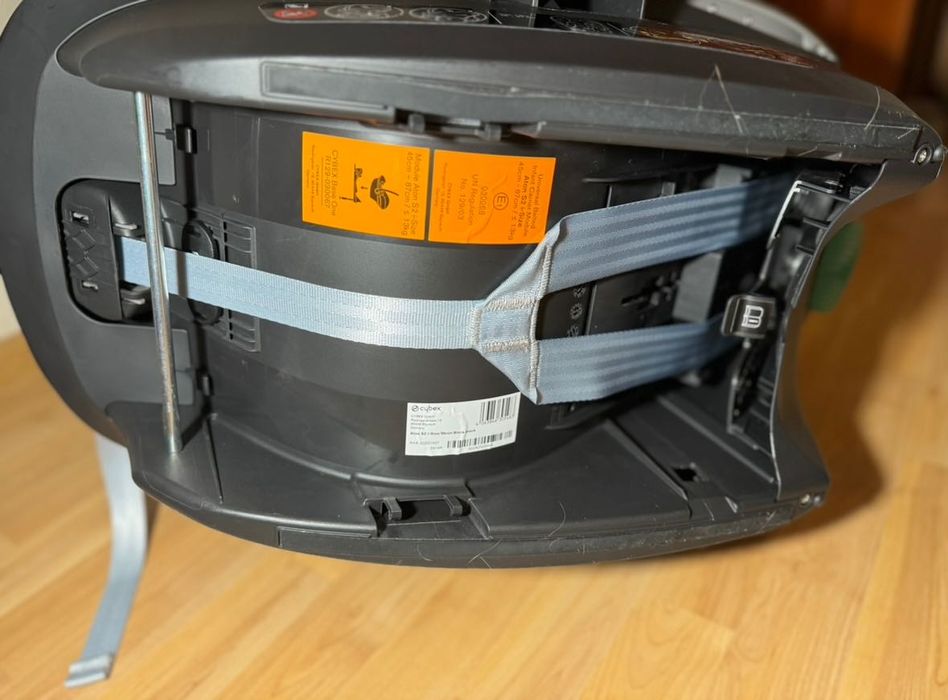 Продавам кошче столче за кола Cybex Aton S2