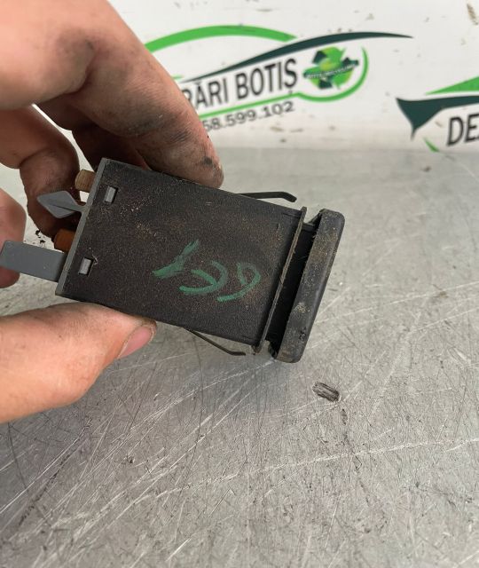 Buton avarie 7M5 953 235 A Fiat Punto a 2-a generatie