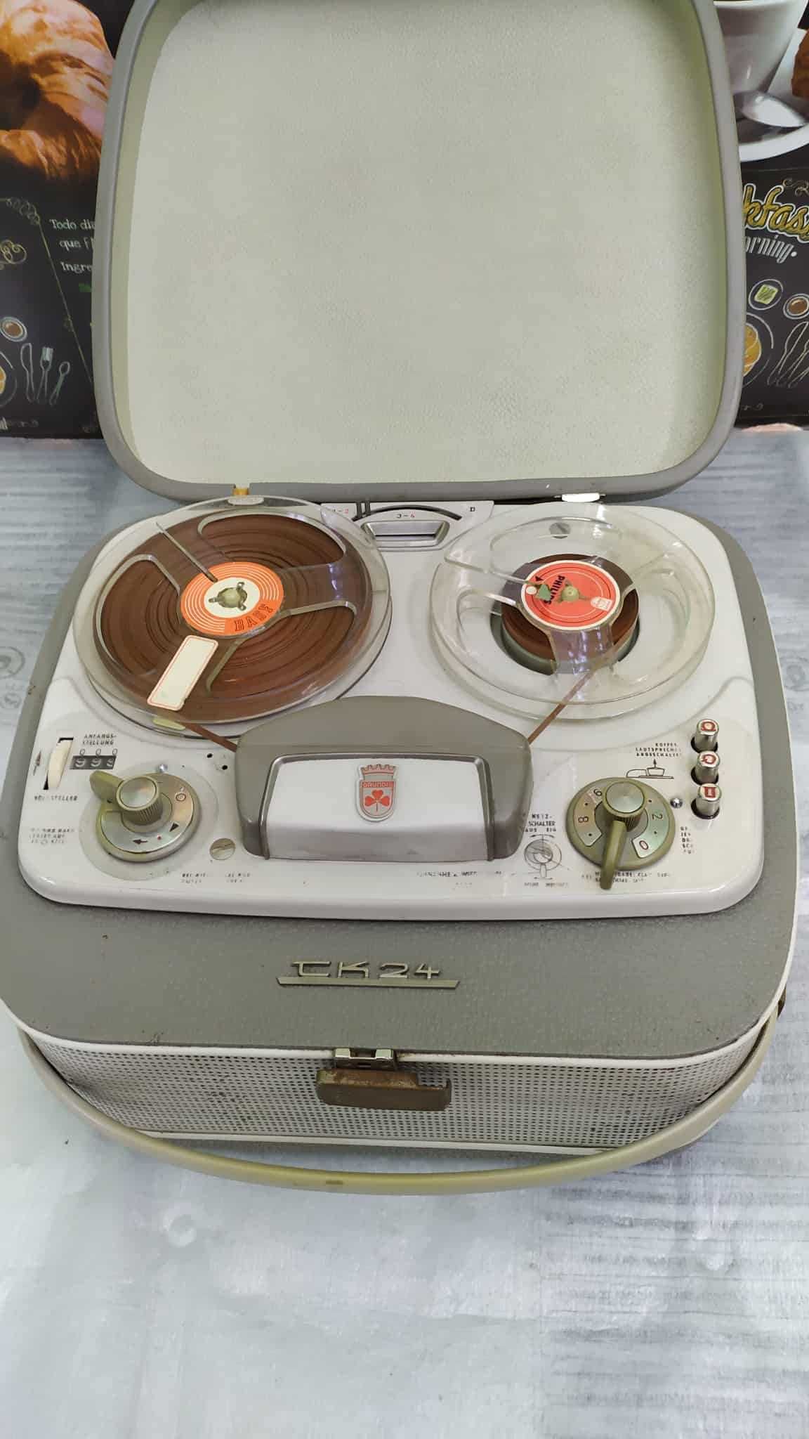 Колекционерски РОЛКОВ МАГНЕТОФОН GRUNDIG от Едно време 1958г