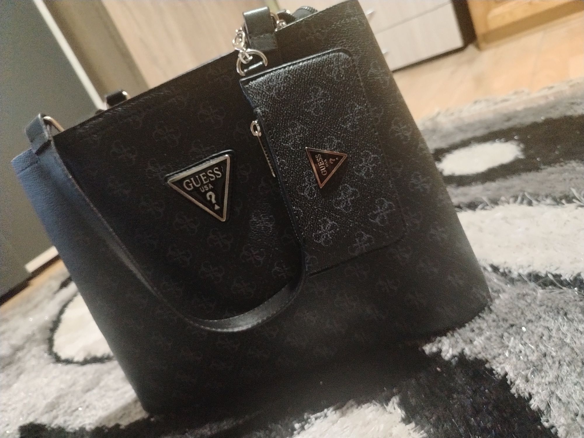 Дамска чанта Guess