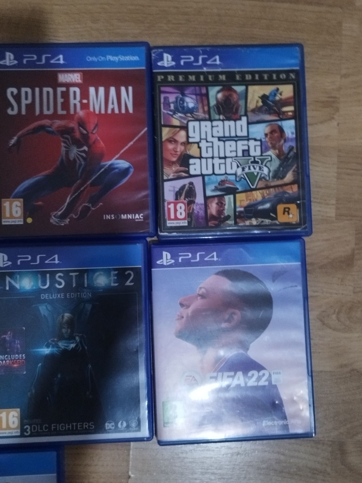 Vând jocuri de PS4