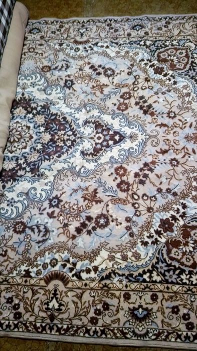 Ковер в хорошем состоянии