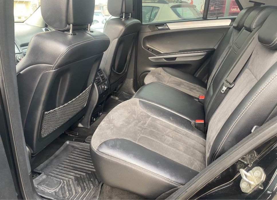 Mercedes ML320, Accept și variante