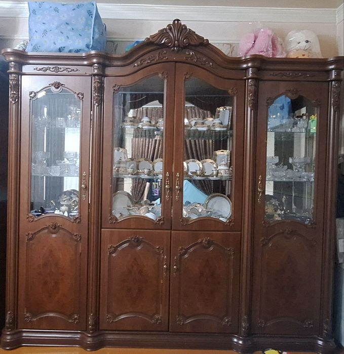 2 stenka mebel sotiladi