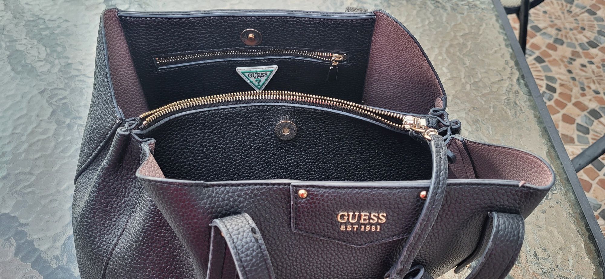 Дамска чанта GUESS