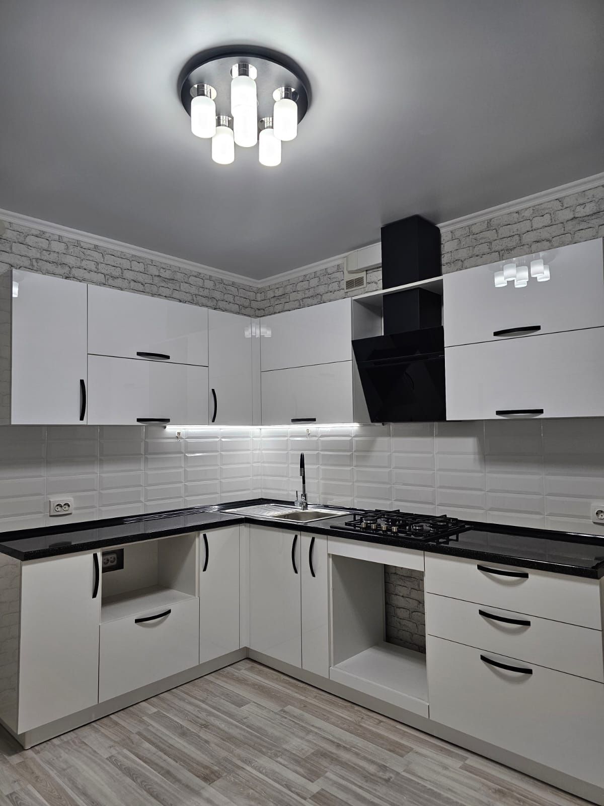 Продам 1 комнатную кв.ул.пл. в 8 мкр
