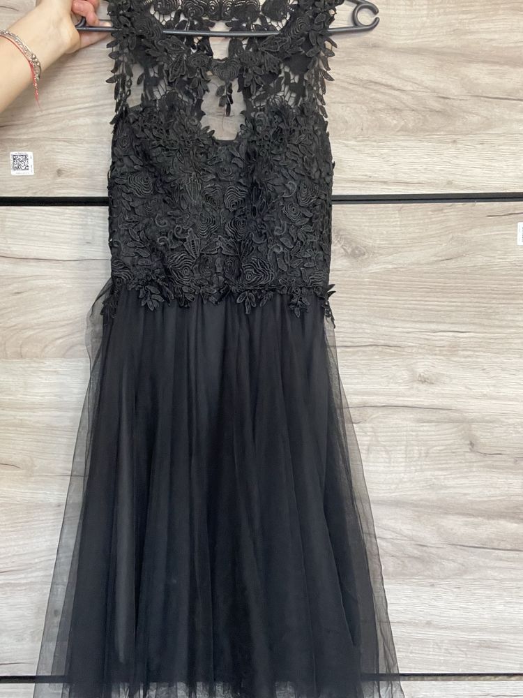 Vand rochita de ocazie neagra
