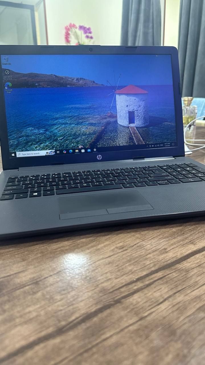 Notebook sotiladi