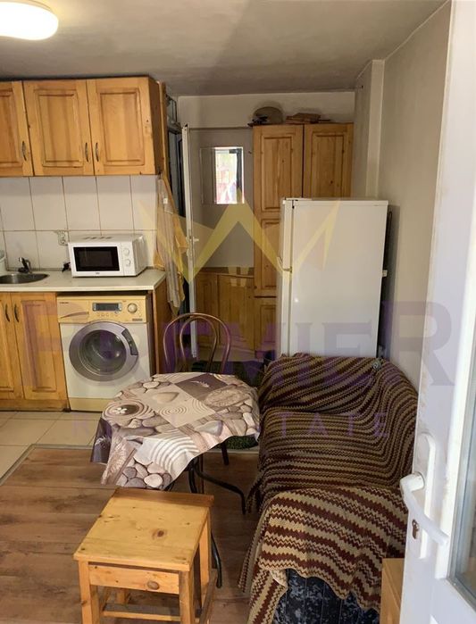 Дава се под наем Едностаен апартамент в Варна, Център - 25 кв.м за 204 € - Снимка #2