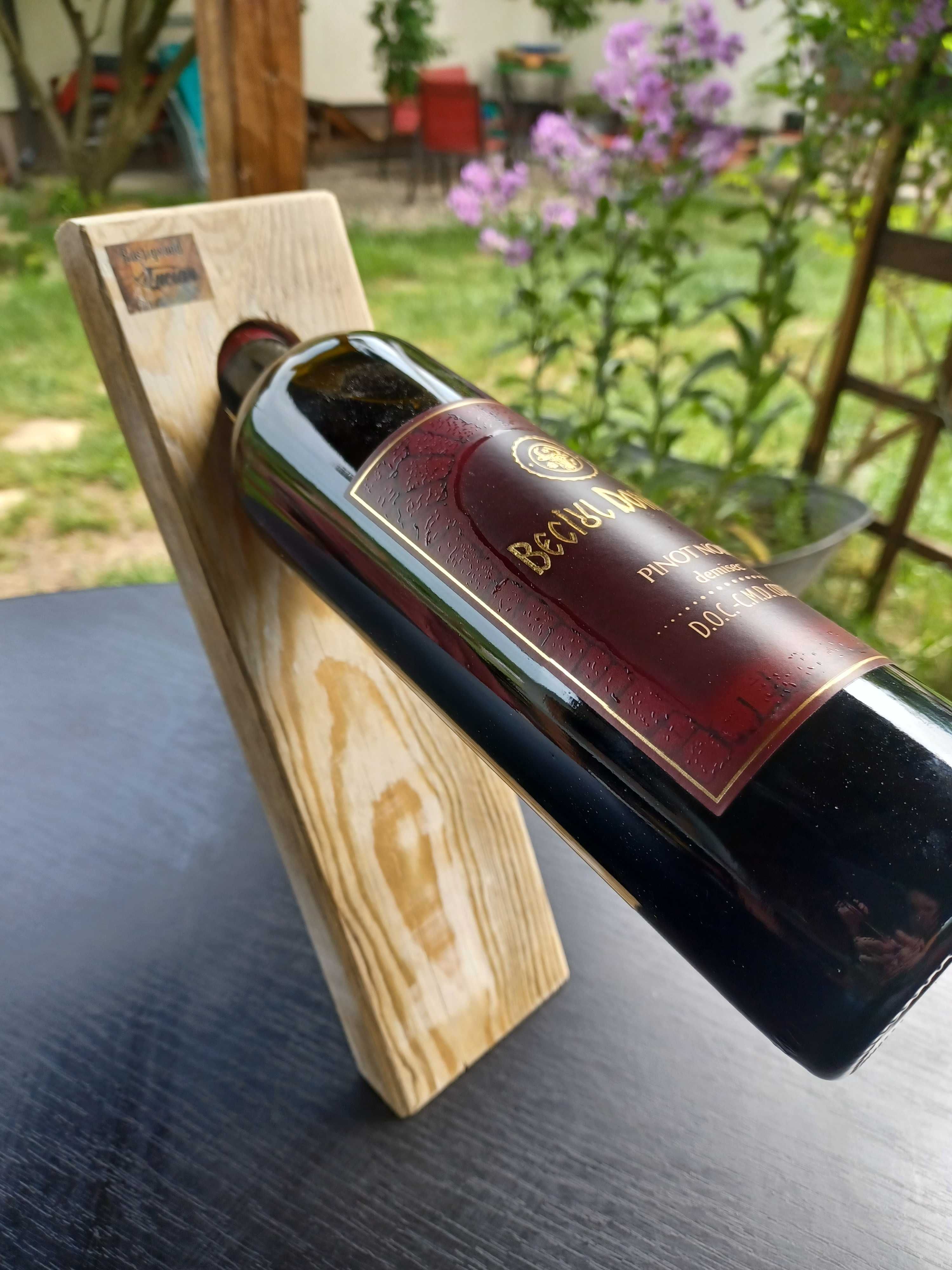 Suport pentru sticla de vin din lemn