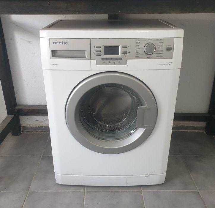 REDUCERE 300 LEI. Masina de spălat rufe ARCTIC / ALF 6100 PLW