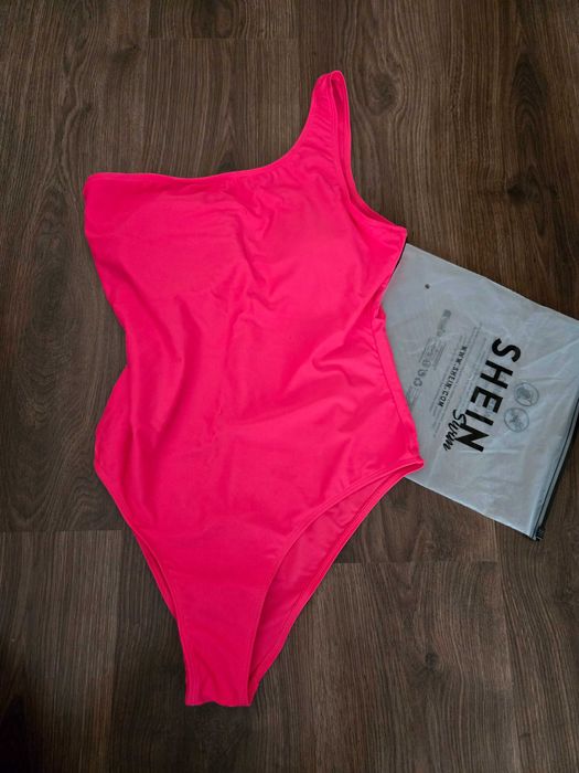 Нов Shein бански М_Л