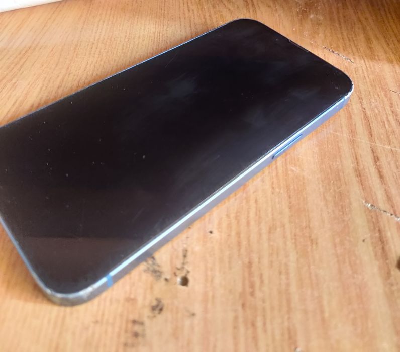 Vand iphone 13 spate spart in rest functional