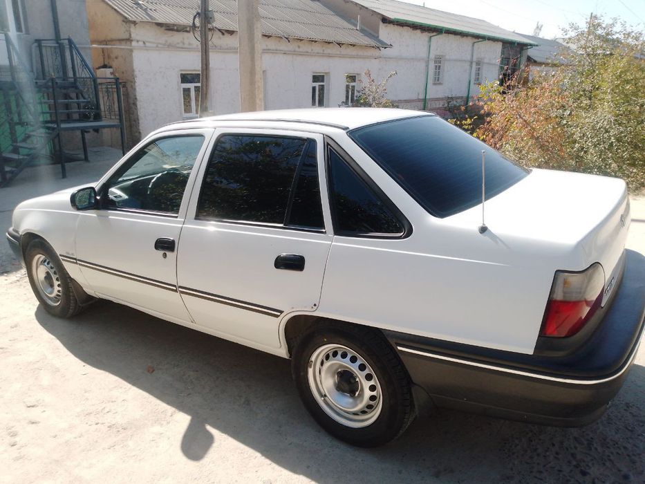 Nexia 1 1999 sotiladi