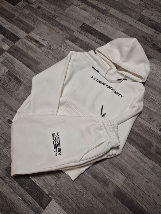 Trening barbat noi cu eticheta