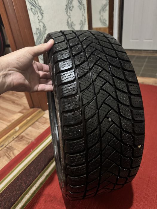 Продам зимние шины.