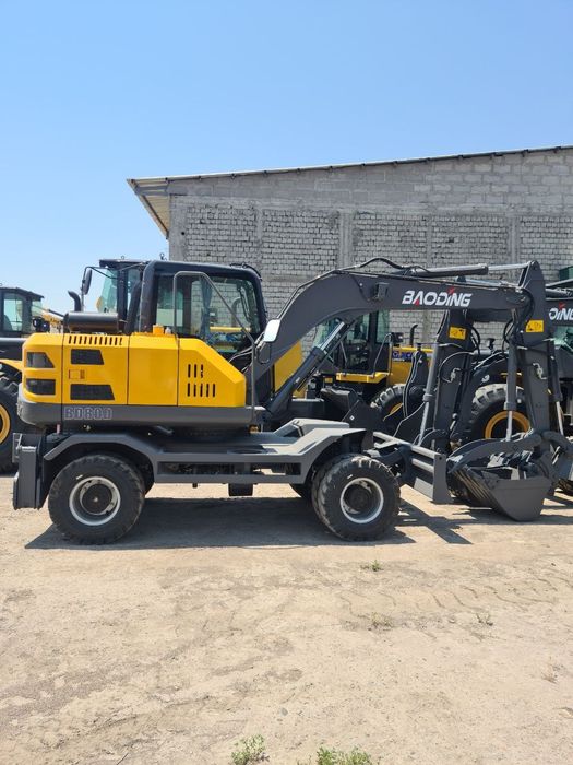 Экскаватор 0.3куб Гидромолотом