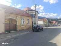 Corp de casa in Codlea centru!