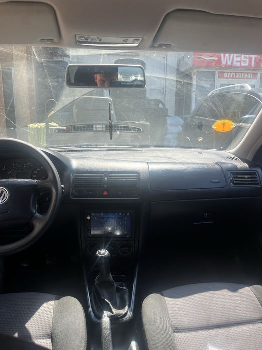 Vand/schimb Golf 4 1.4 benzina (piese noi)