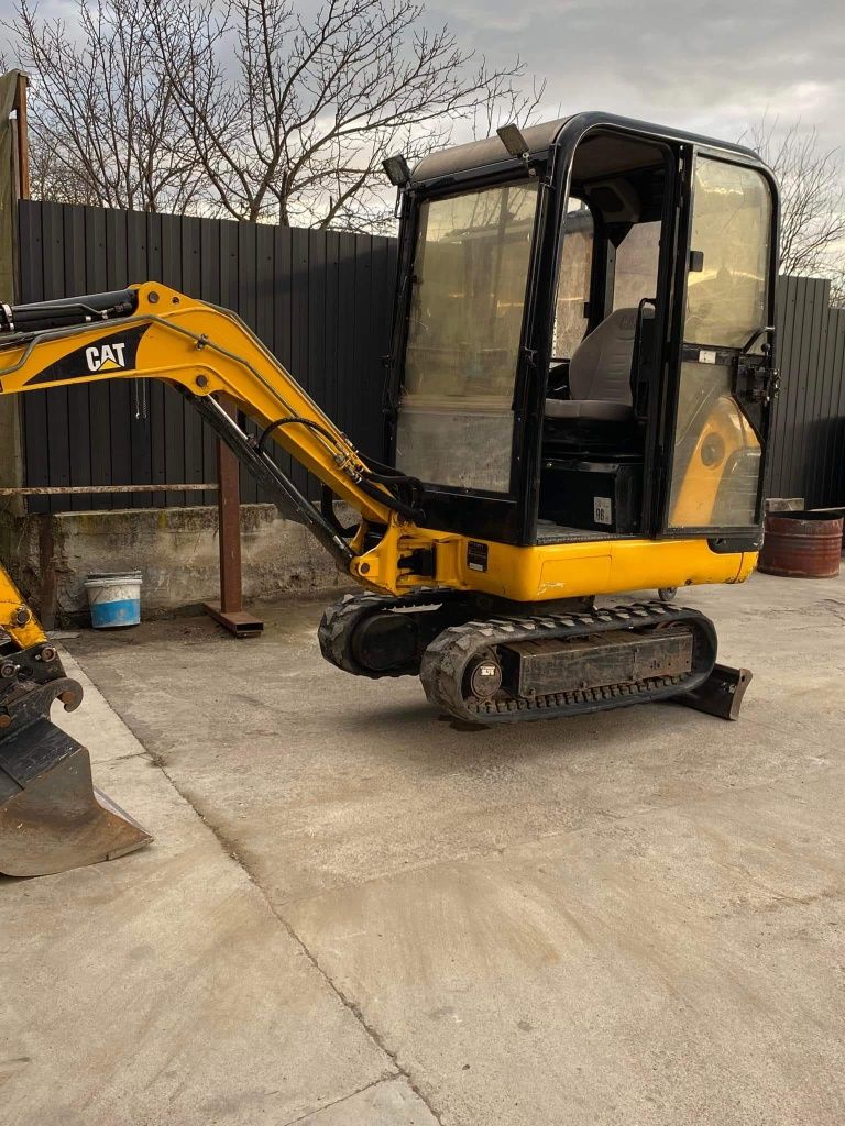 Miniexcavator caterpillar cat 301.5 de 1850kg cu cabina încălzită