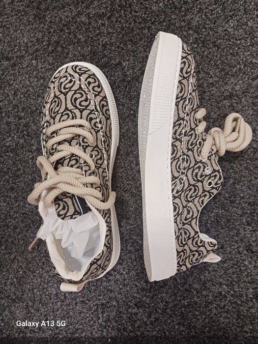 Vand sneakersi barbatesti, marimea 42, noi nouti