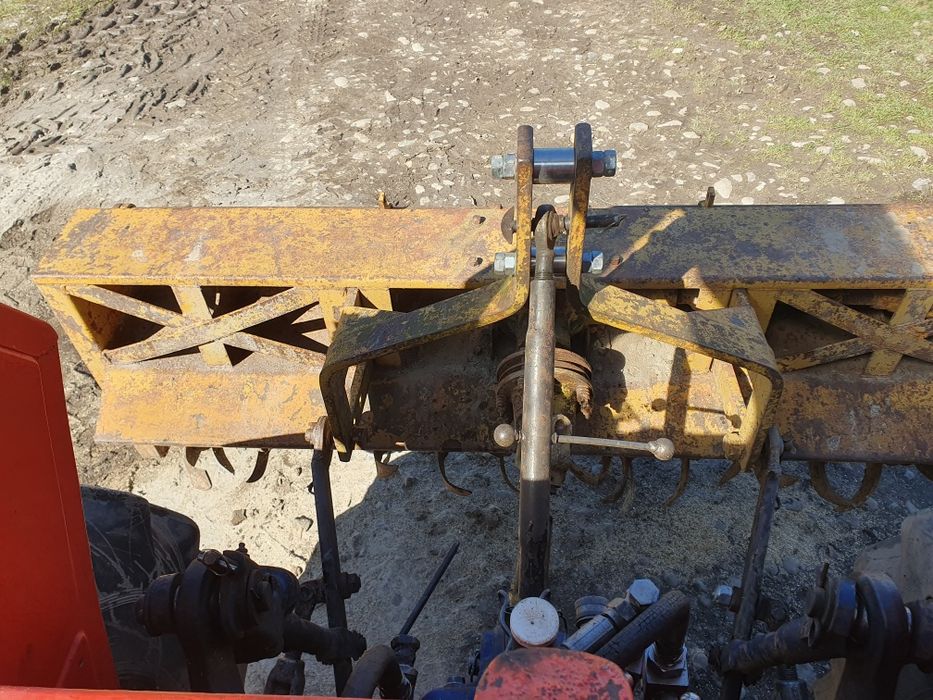 Freza pământ tractor