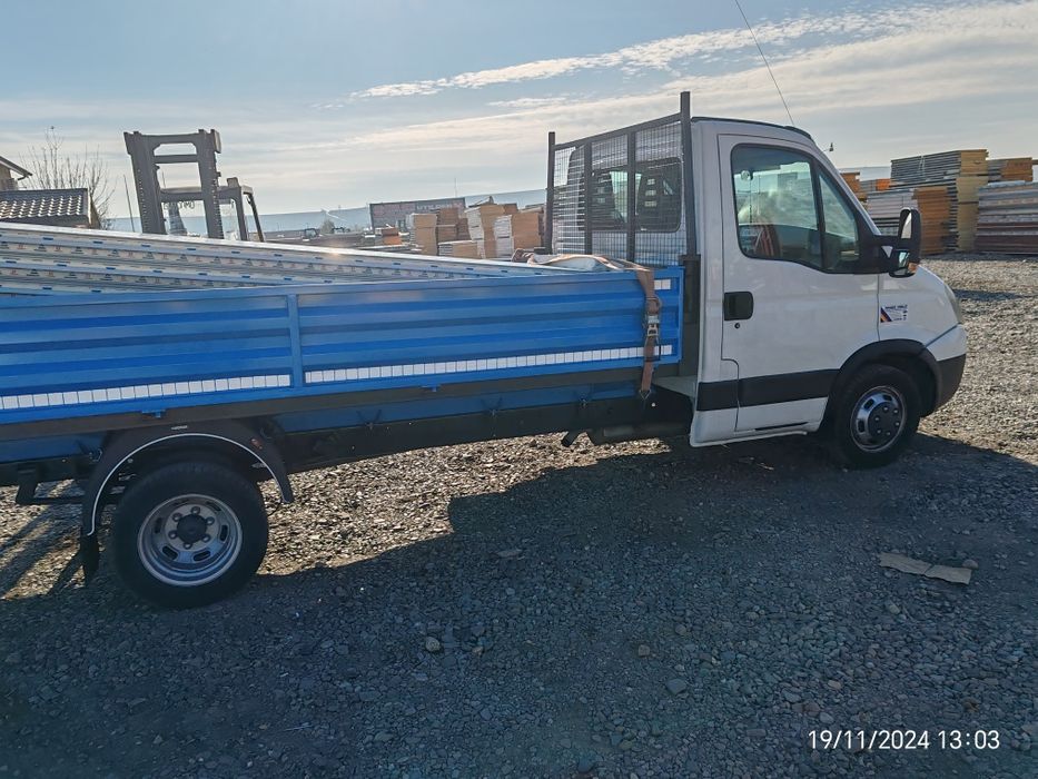 Transport marfa cu autoutilitara basculabila