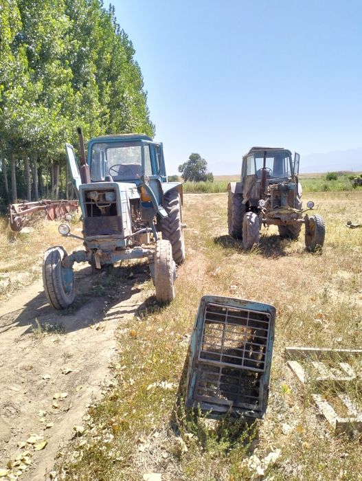 Продам 2 трактора один 4вд второй задний привод на ходу