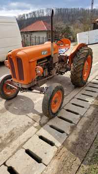 Vând tractor Fiat 411r