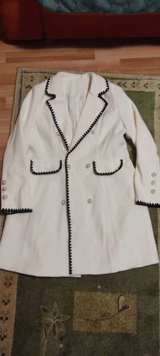 Palton dama primavara nou marimea L,XL model elegant deosebit