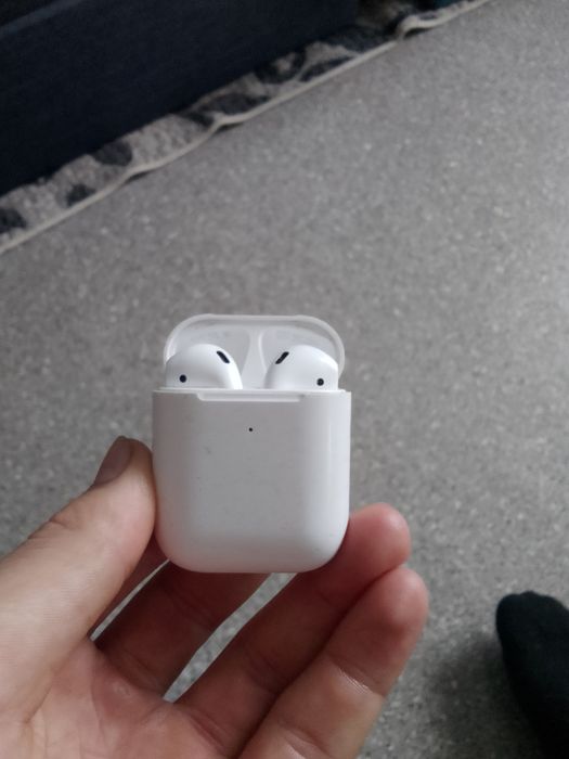 Продам наушники AirPods