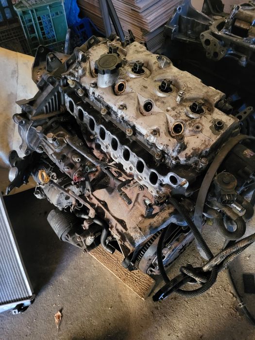 Vând motor toyota Avensis 2.0diesel