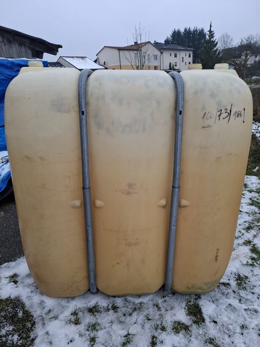 Se vând rezervoare de 1600 litrii