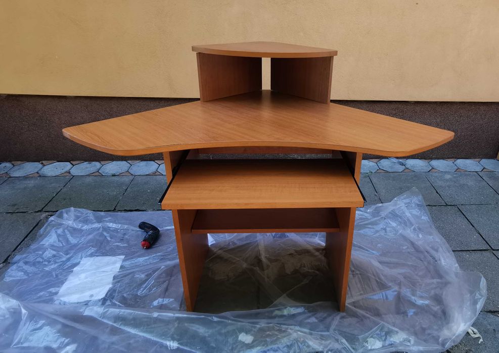 Vând birou colt maro