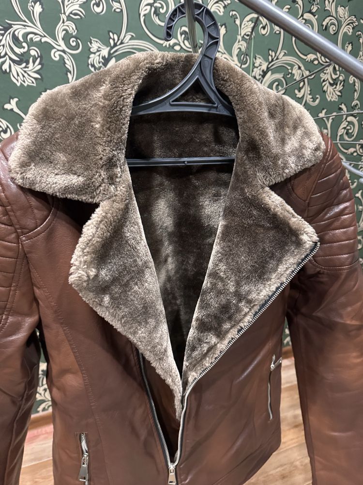 Продам Кожанный Куртку зимний в отличном состояний.