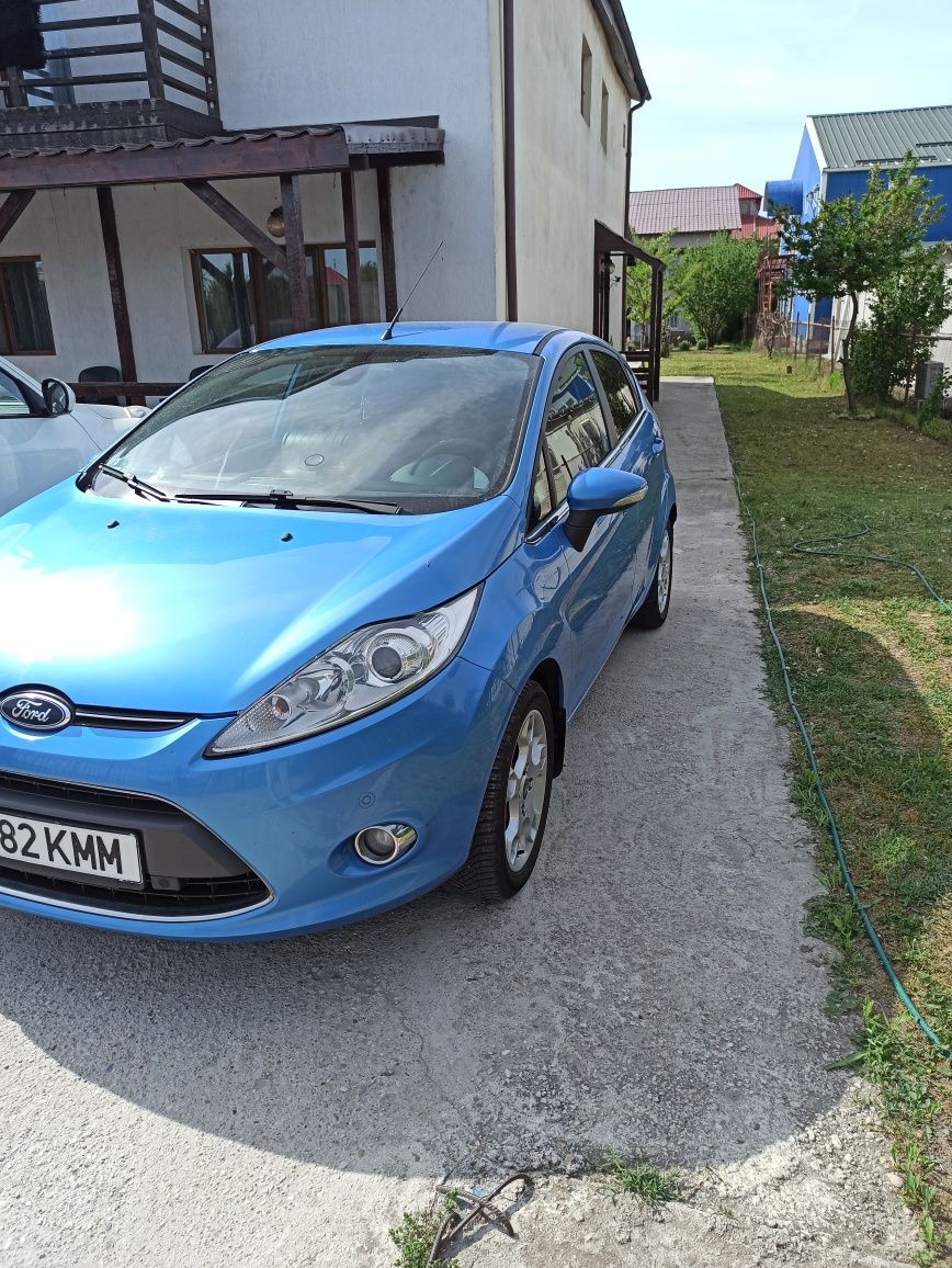 Vând Ford Fiesta 1,4 TDCI model TITANIUM