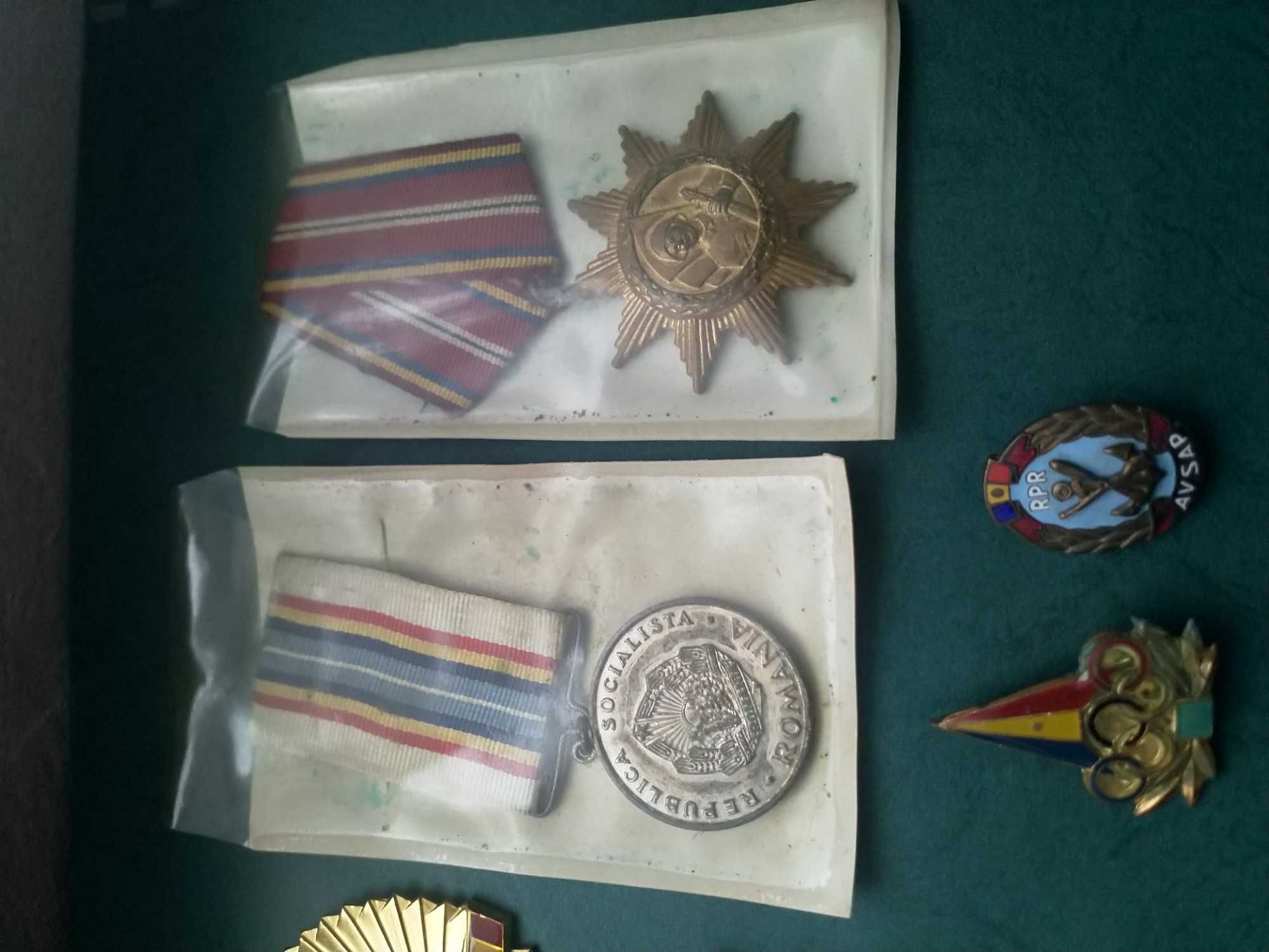 Insigne și medalii românești