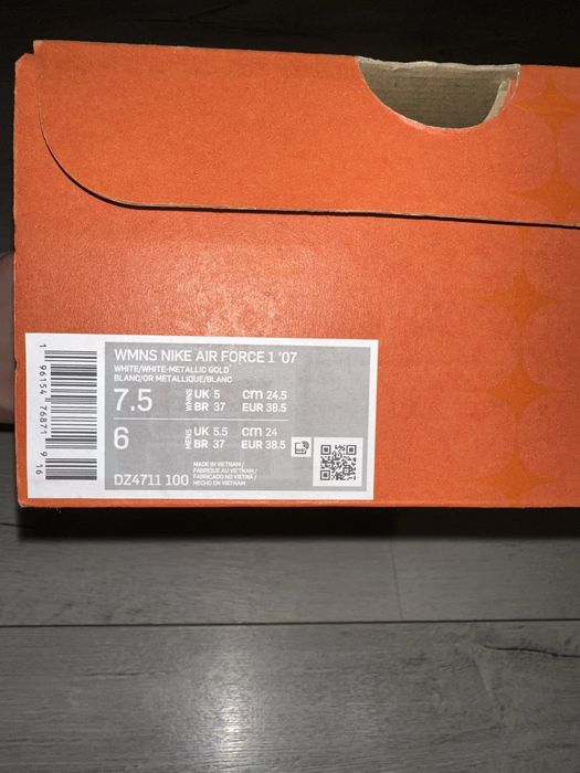 Оригинални дамски маратонки Nike Air Force 1,07, размер 38,5