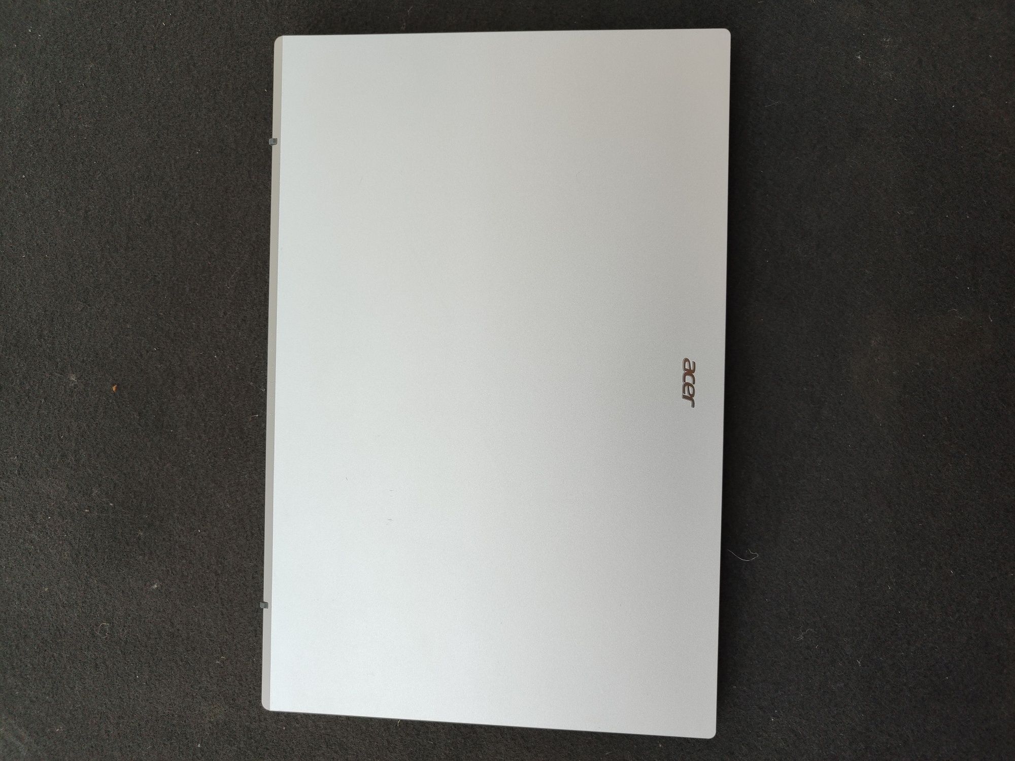 Notebook sotiladi yangide turibdi