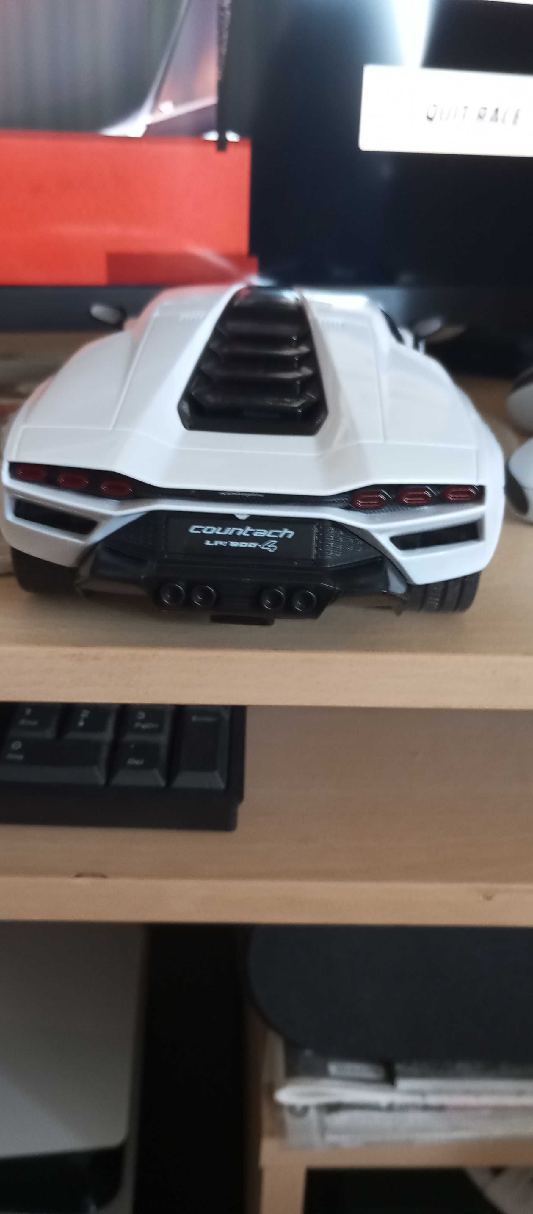 Продавам Lamborghini Countach играчка