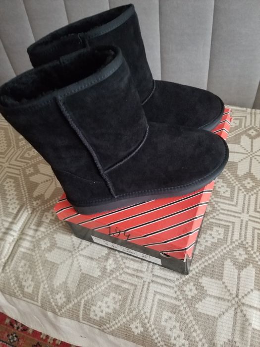 Продам Угги 40разм .новые не подошел размер .г Шахтинск