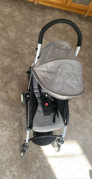 Детская прогулочная коляска