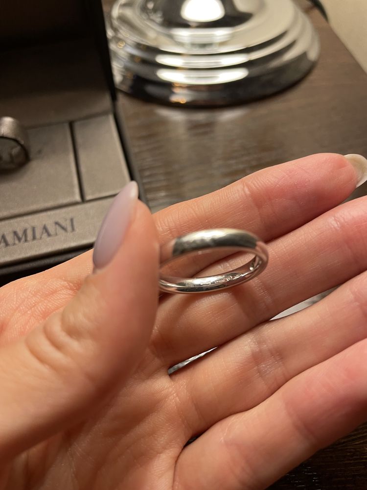 Продам мужское обручальное  кольцо DAMIANI