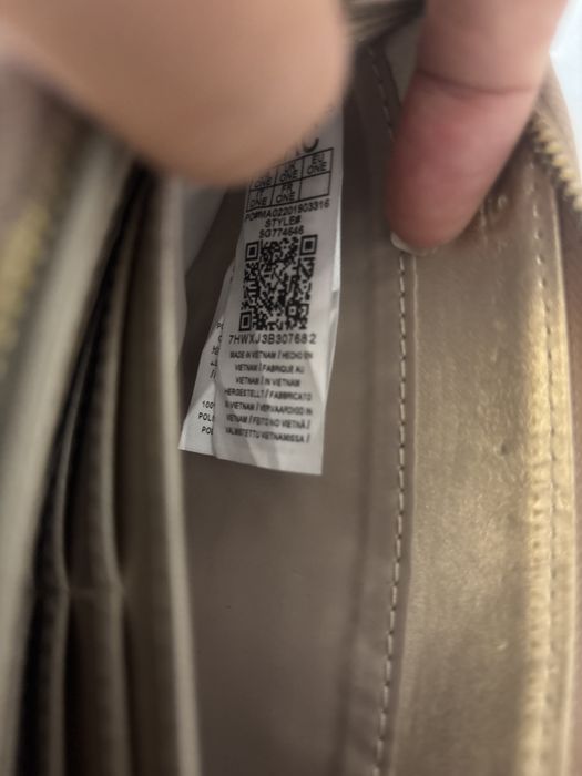 GUESS оригинално портмоне